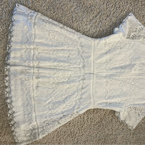 MOONRIVER DRESS SIZE JUNIOR LARGE BEAUTIFUL LACE NWT - Picture 16 of 16